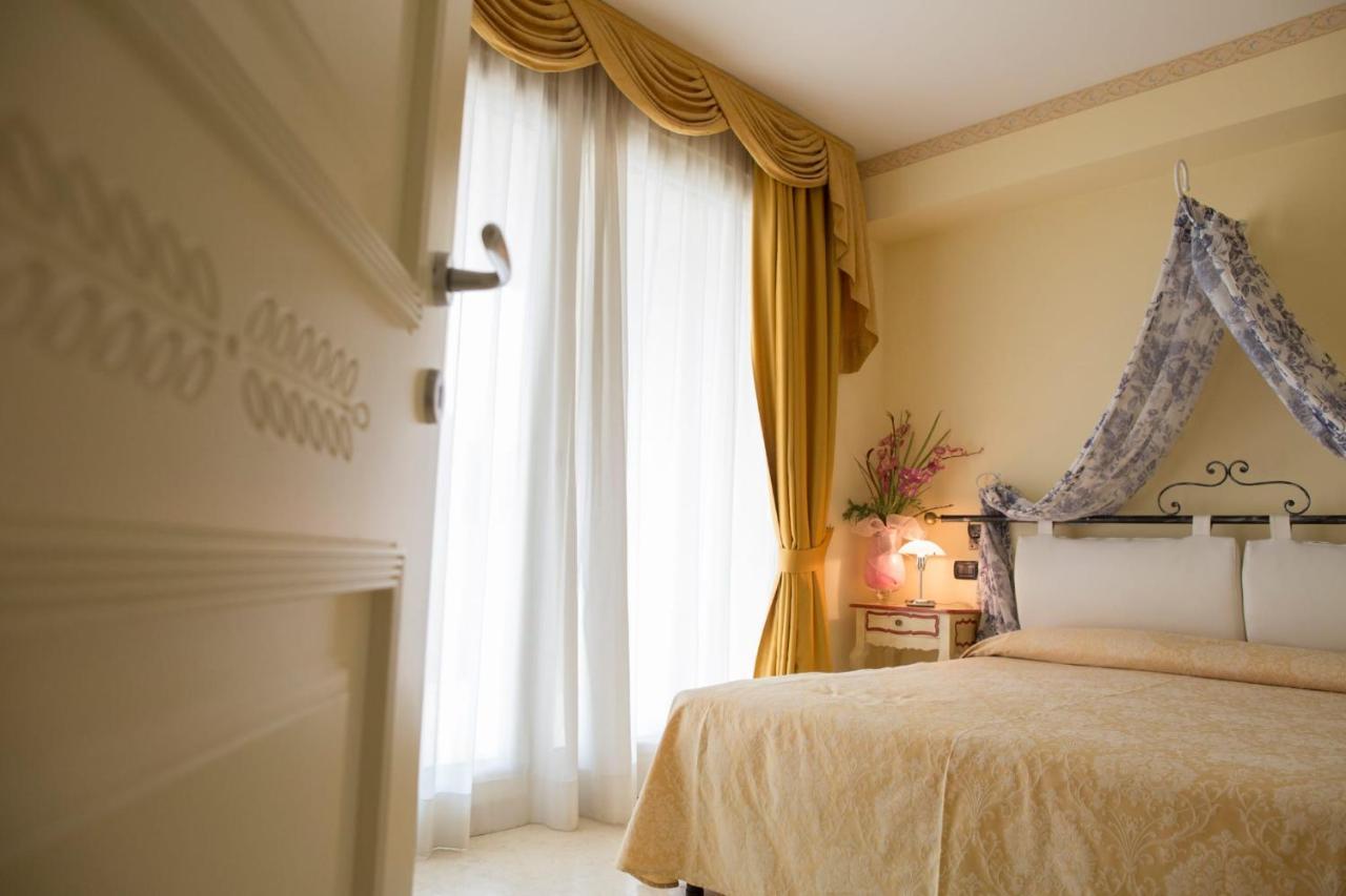 Appartamento Du Lac 1 เดเซนซาโนเดลการ์ดา ภายนอก รูปภาพ