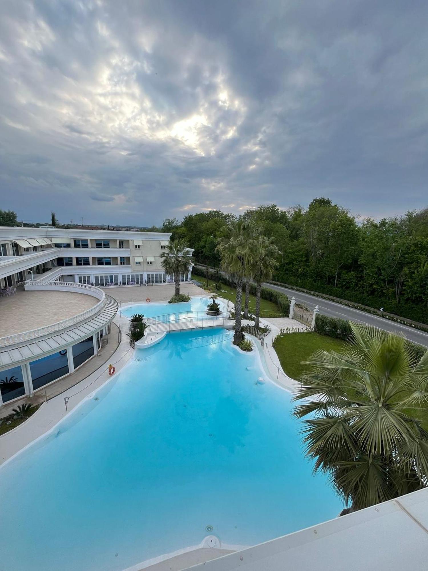 Appartamento Du Lac 1 เดเซนซาโนเดลการ์ดา ภายนอก รูปภาพ